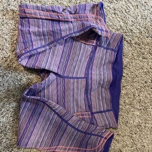 Lululemon workout crop pant size 6 purple multi